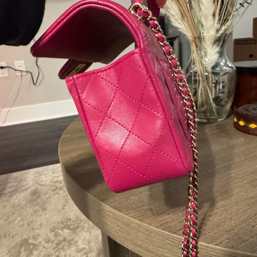 Chanel Pink Quilted Crossbody Bag with Gold Hardware - Picture 6 of 9